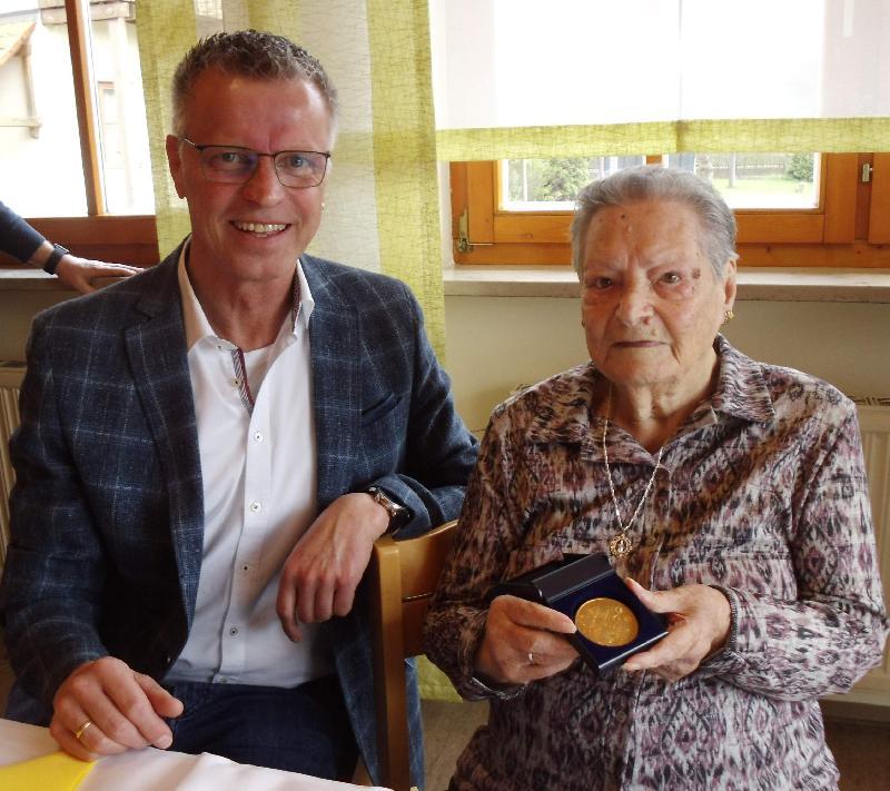 Hirschaus älteste Einwohnerin feierte 100. Geburtstag 