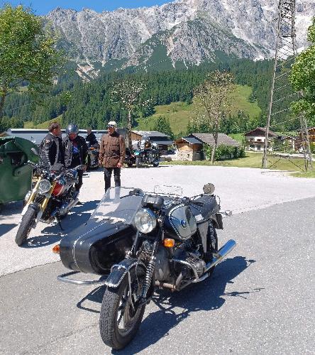 BMW-Motorradfreunde zum 45-Jährigen auf Alpentour