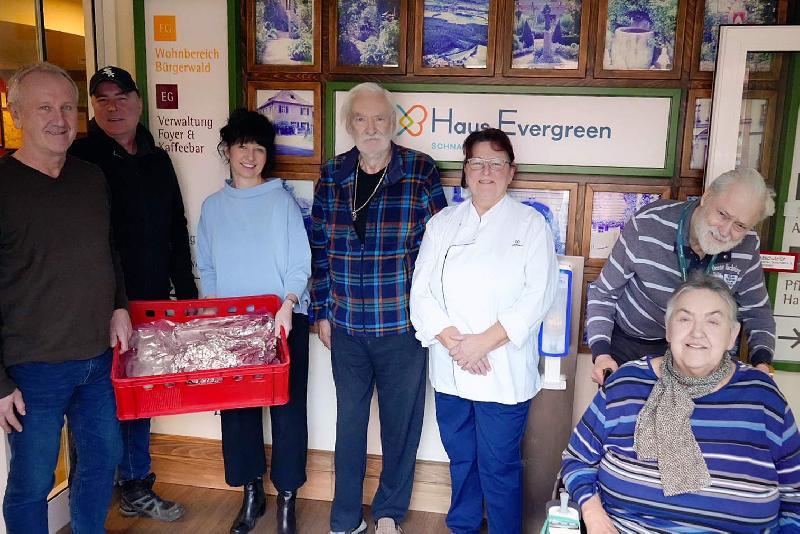 Nachträgliches Weihnachtsgeschenk für Evergreen-Senioren