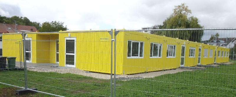 Der Neubau des Antonius-Kindergartens war ein Thema beim CSU-Bürgergespräch. Seit September 2022 findet der Kindergartenbetrieb in Containern statt, die auf dem ehemaligen WE-Fußballplatz aufgebaut wurden. - Foto von Werner Schulz